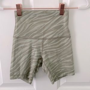 Lululemon Le Tigre Align Shorts 4"